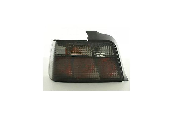 Fully smoked rear lamps, saloon